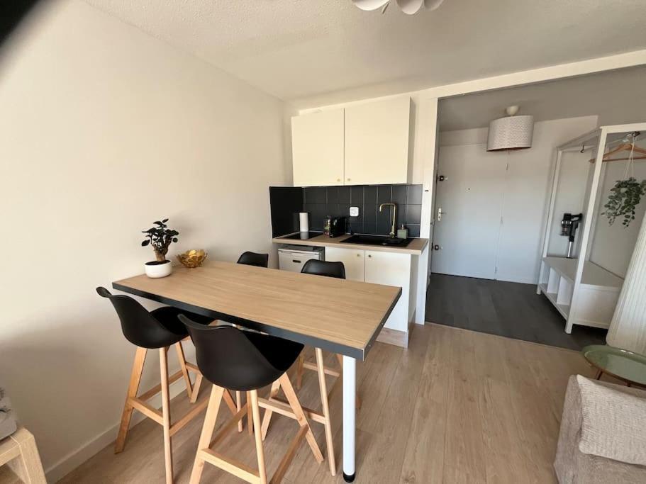 Studio Vue Mer Avec Piscine Et Terrain De Tennis Sausset-les-Pins Exterior foto